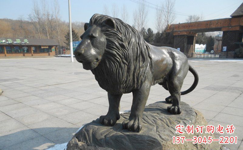 周口中领雕塑推出一款精美的华丽非洲狮铜雕,将…