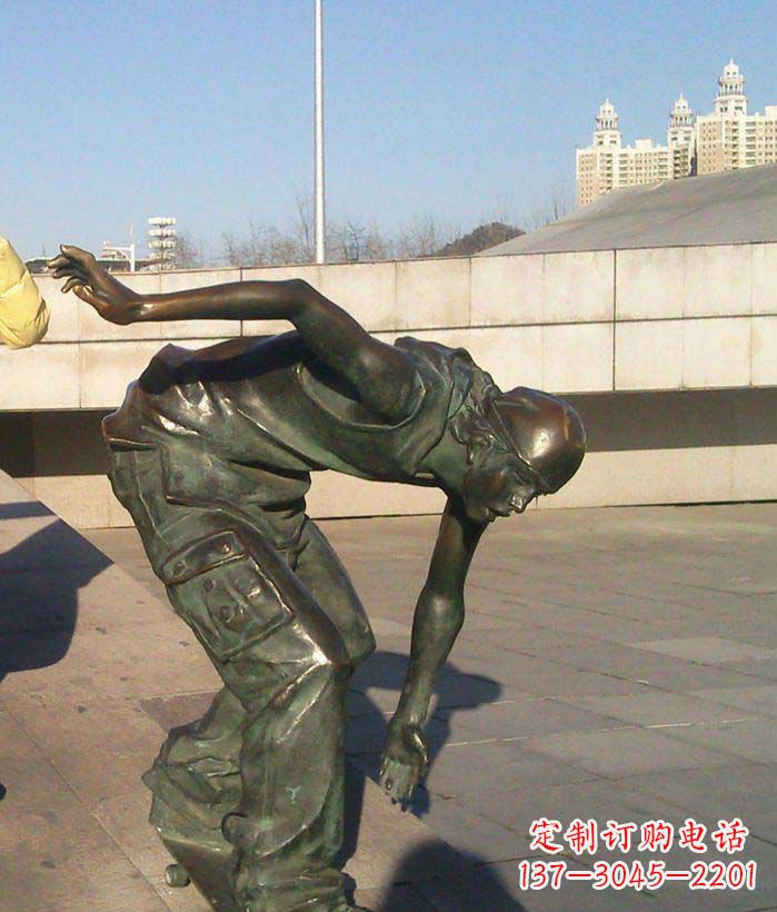 周口中领雕塑:青年景观铜雕