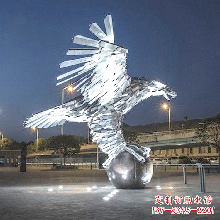 周口中领雕塑的金属质感老鹰雕塑是一款精美而又…