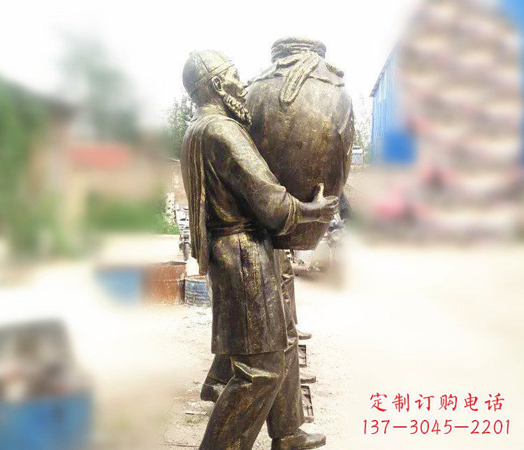 周口铜雕店小二抱酒人物雕塑
