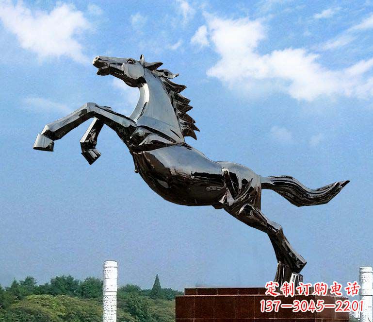周口浑然天成的激情奔马雕塑