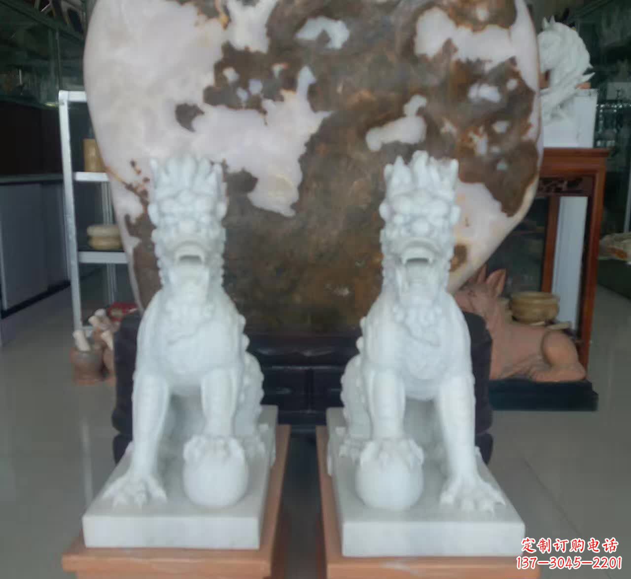周口汉白玉踩球麒麟石雕