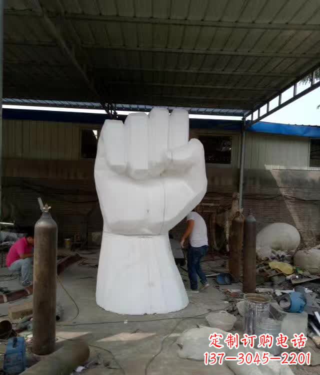 周口户外不锈钢景观拳头雕塑