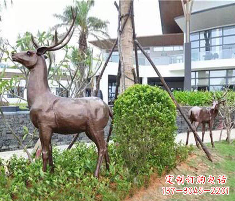周口艺术大师铸造的精美梅花鹿雕塑