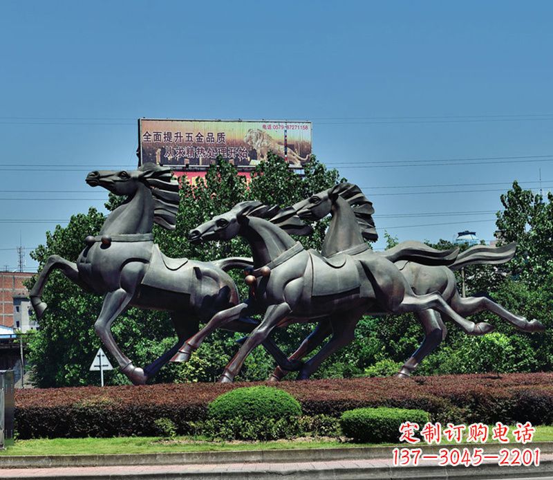 周口非凡运动，街边奔马铜雕塑