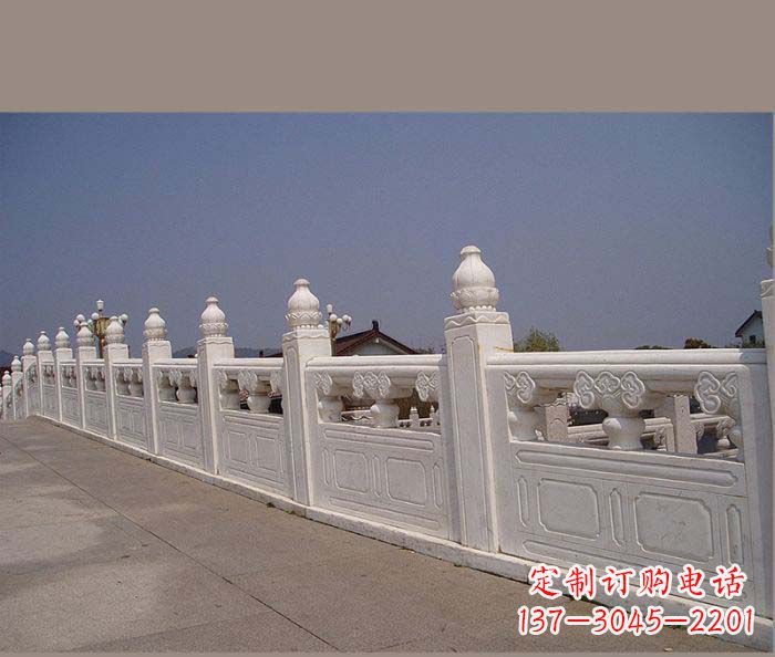 周口景区创意栏板石雕是由中领雕塑定制制作的一…