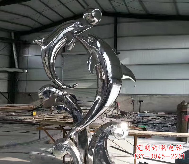 周口让你的空间被精美的海豚顶球雕塑点缀
