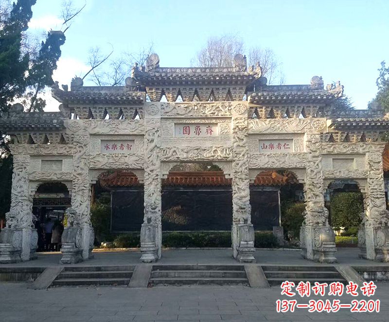 周口临沭朱村的石雕牌坊楼