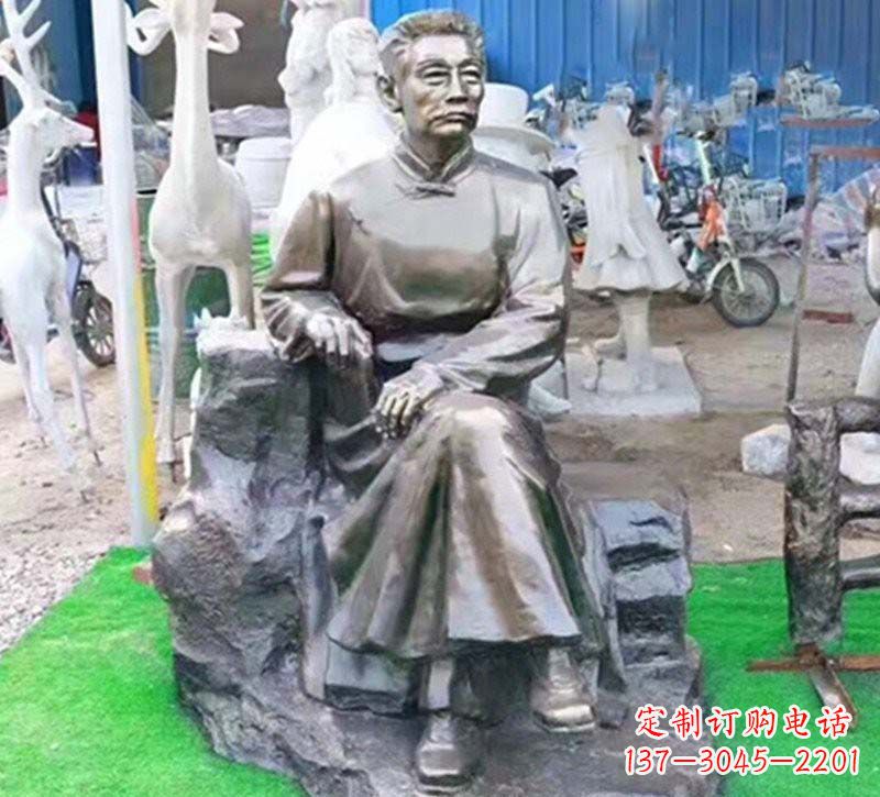 周口鲁迅铜雕塑，铸就永恒传奇
