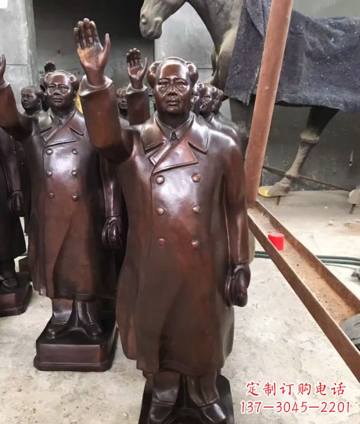 周口毛主席挥手铜雕,传达毛主席的不朽精神