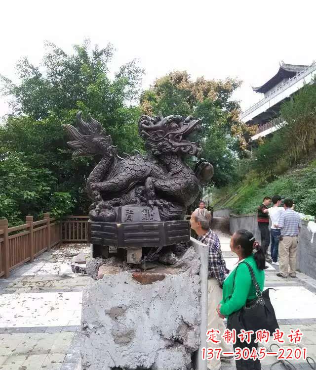 周口青龙神兽雕塑,神态凝重,气势磅礴