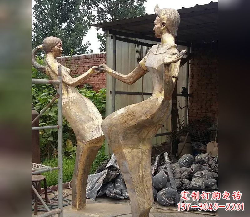周口专属情侣，情深伴随铜雕精美绝伦