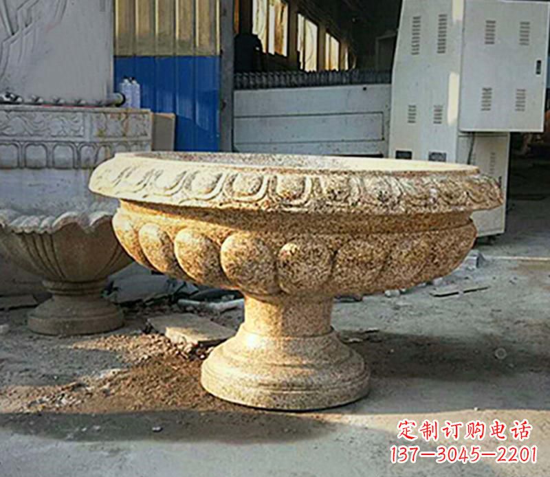 周口领雕塑的石雕花盆雕塑是由一流的雕塑艺术家…