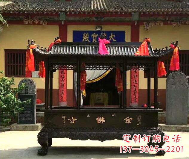 周口双兽头三足雕花铜香炉
