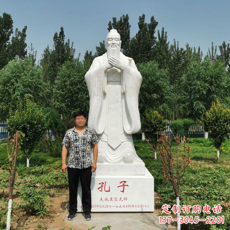 周口寺庙孔子雕像