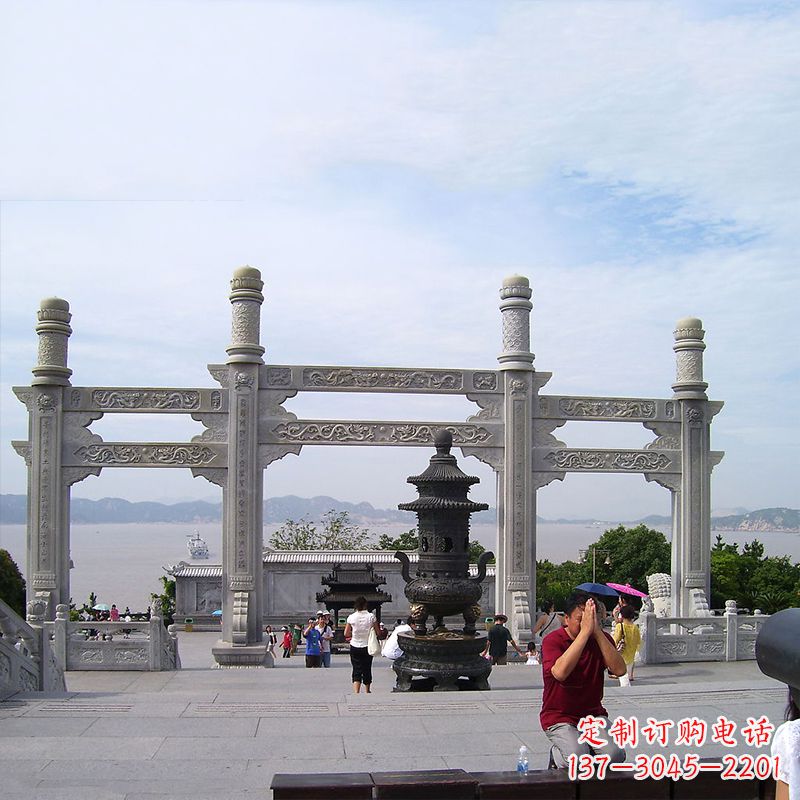 周口寺院冲天式石雕牌坊