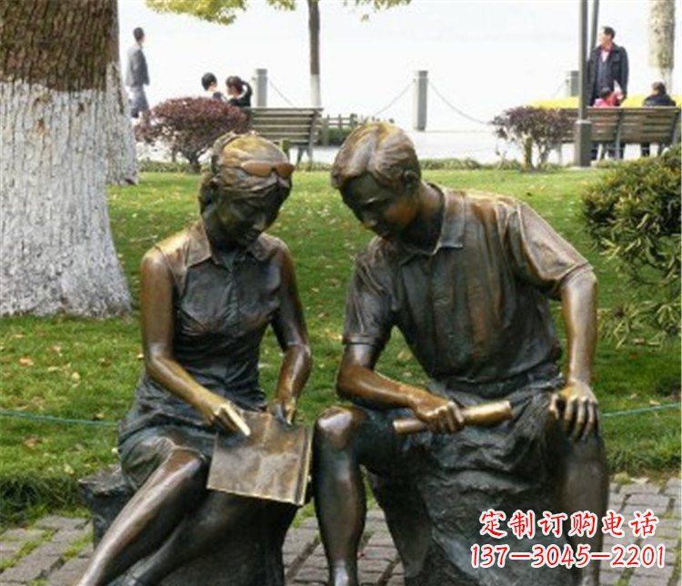 周口讨论问题的学生铜雕