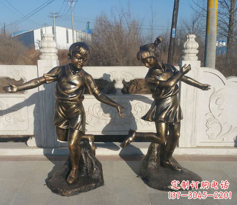 周口踢毽子的儿童铜雕