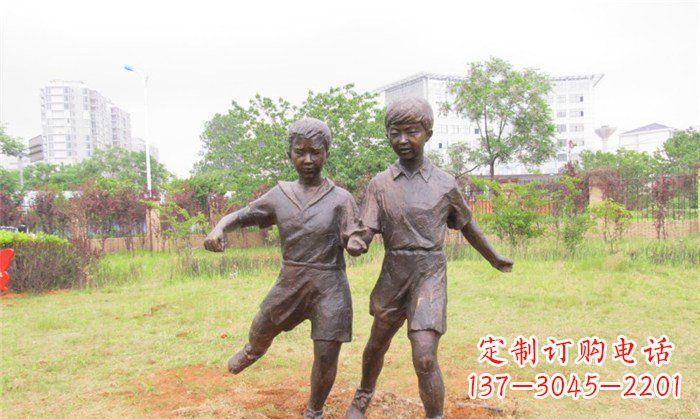 周口踢足球公园人物铜雕 (2)