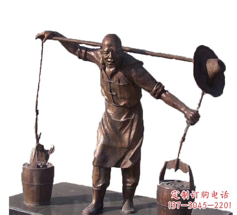 周口挑扁担的老人铜雕