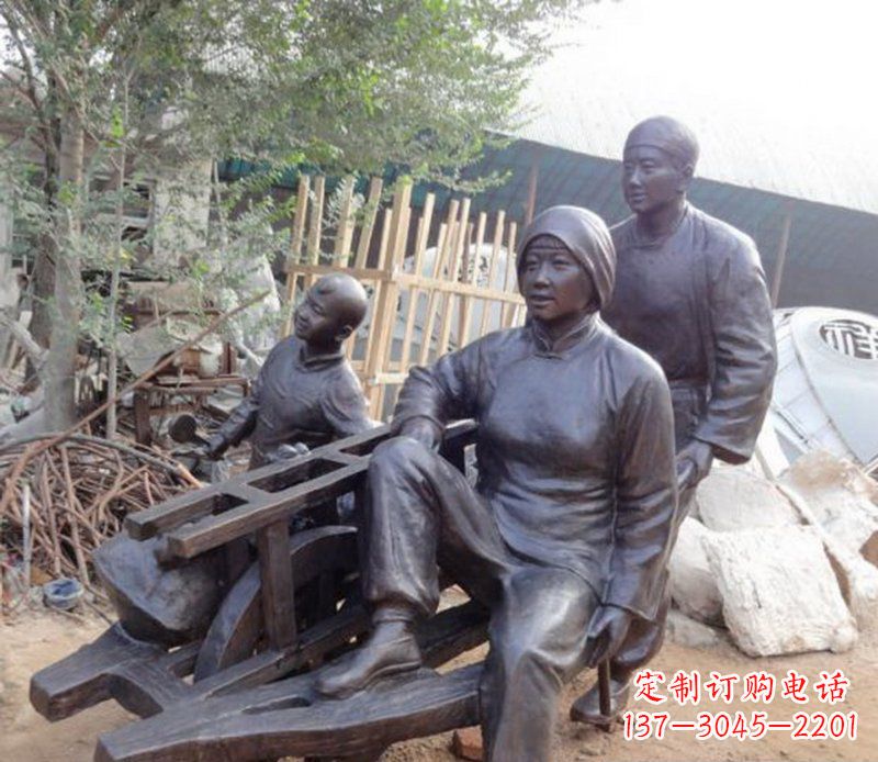 周口推独轮车人物铜雕