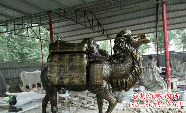 周口拖行李的骆驼动物铜雕 (2)