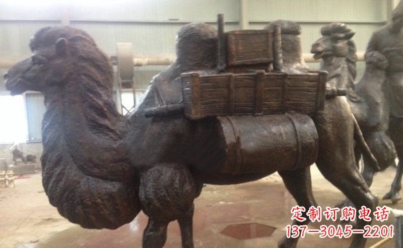 周口驮着东西的骆驼公园动物铜雕