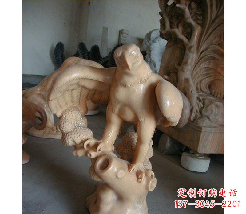 周口晚霞红老鹰石雕