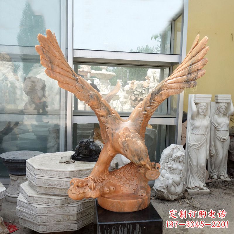 周口晚霞红老鹰石雕塑
