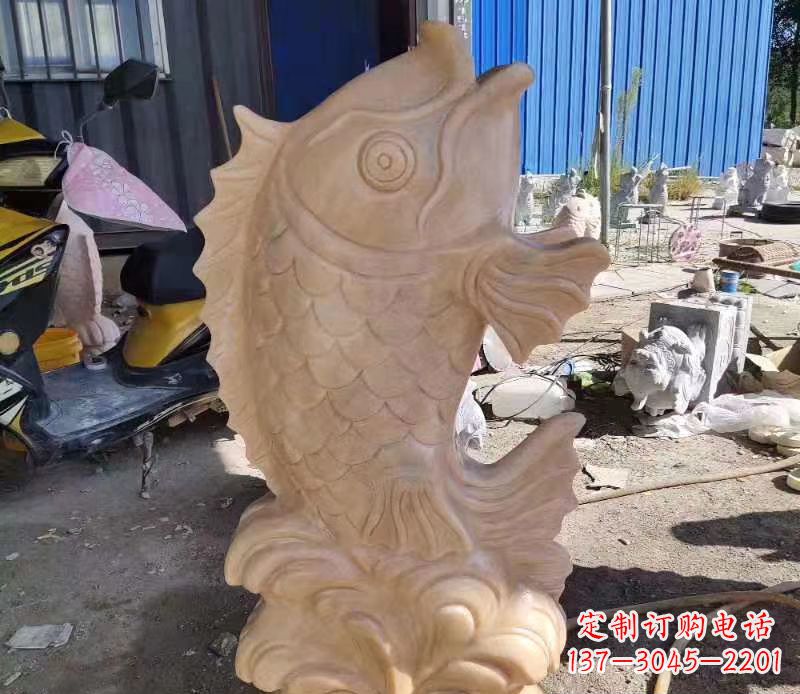 周口晚霞红喷水鲤鱼石雕