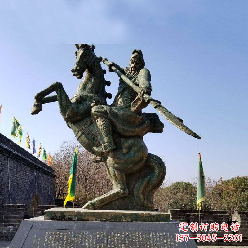 周口五虎上将关羽骑马舞大刀铜雕景观