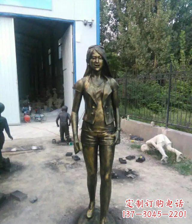 周口现代美女广场人物铜雕