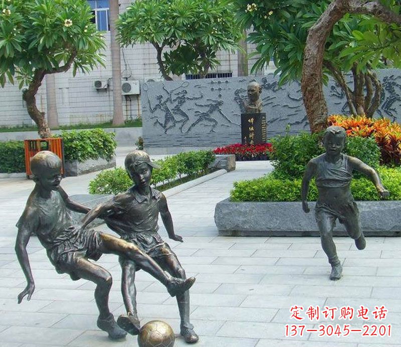 周口小孩踢足球公园景观铜雕