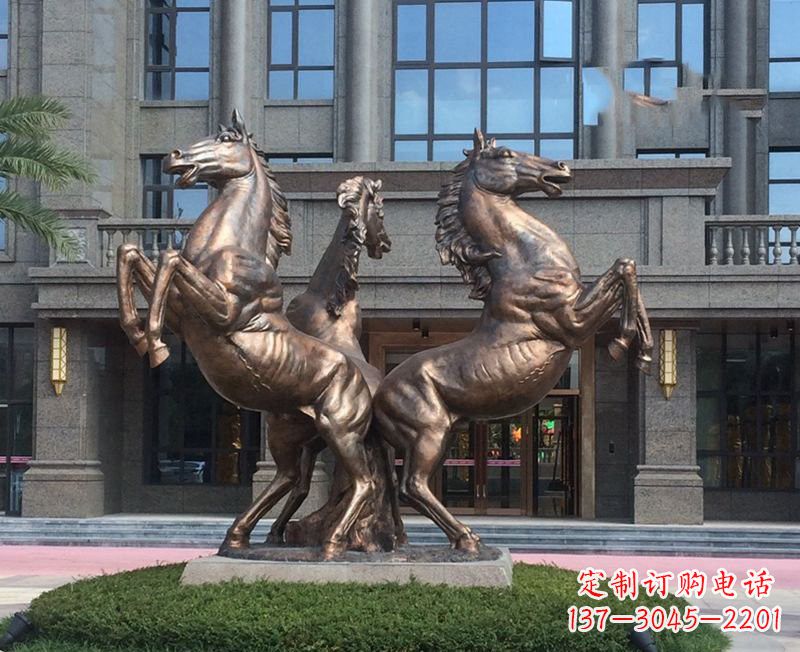 周口小区立马铜雕