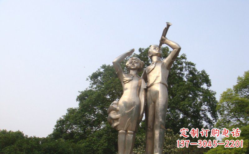 周口校园吹军号敬礼的小学生人物景观铜雕