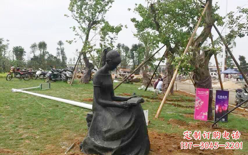 周口校园看书女孩雕塑