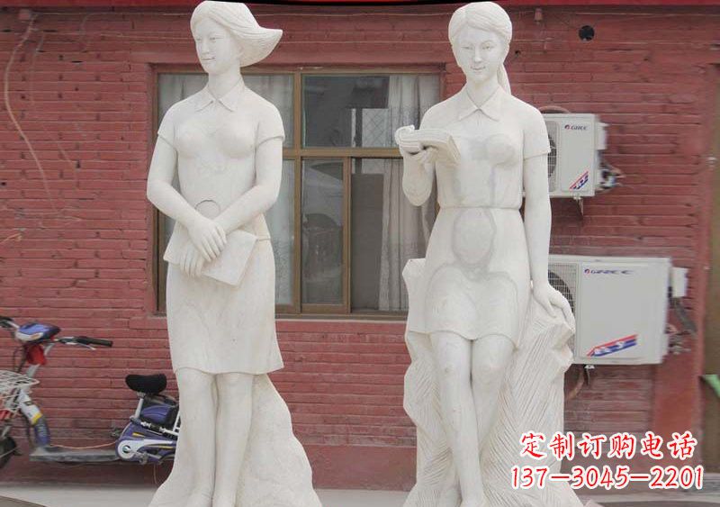 周口校园拿书本的学生石雕