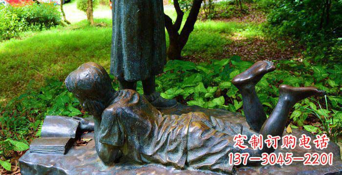 周口校园趴着看书的小男孩人物铜雕
