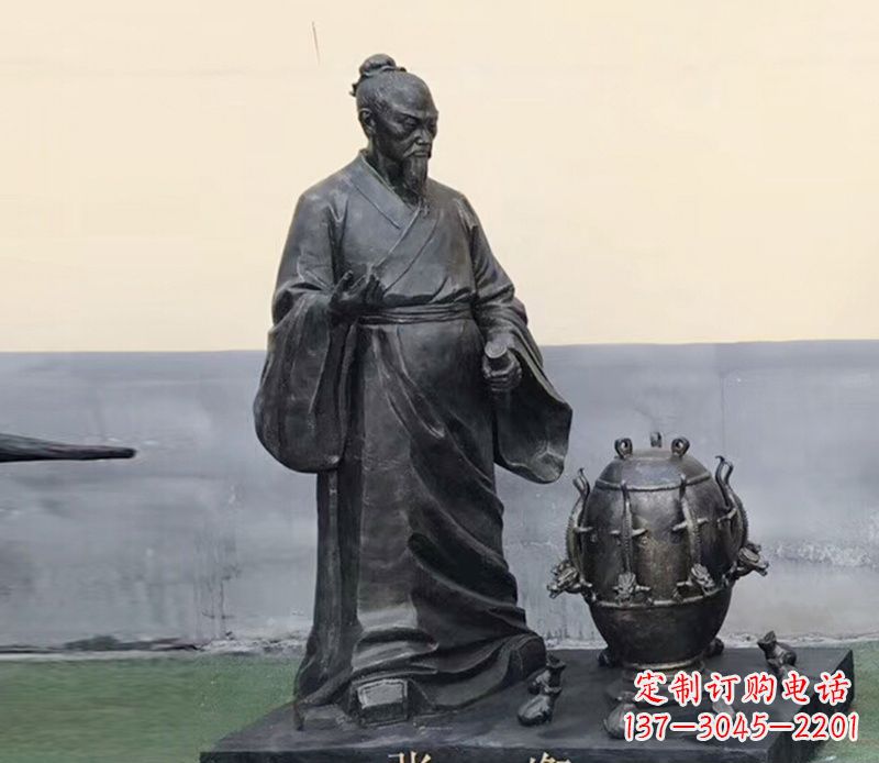 周口学校张衡和地动仪铜雕
