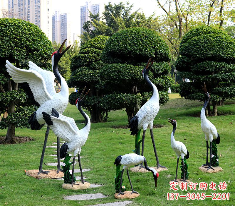 周口幼儿园卡通丹顶鹤雕塑