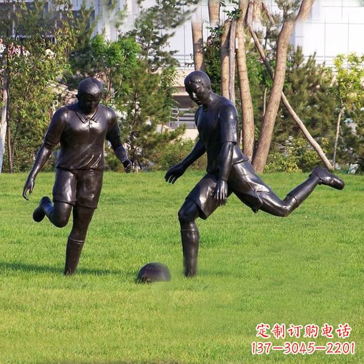 周口园林踢足球人物铜雕