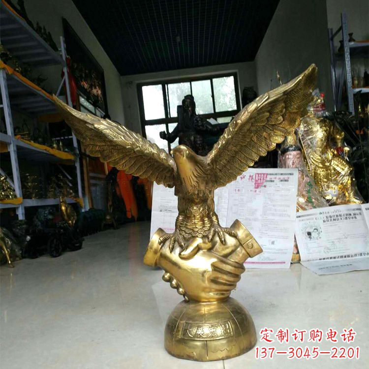 周口铸铜老鹰雕塑大展宏图