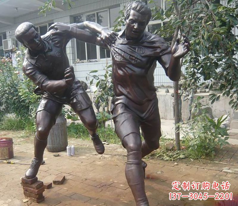 周口足球运动公园人物铜雕