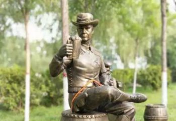 周口坐酒桶喝啤酒的牛仔铜雕